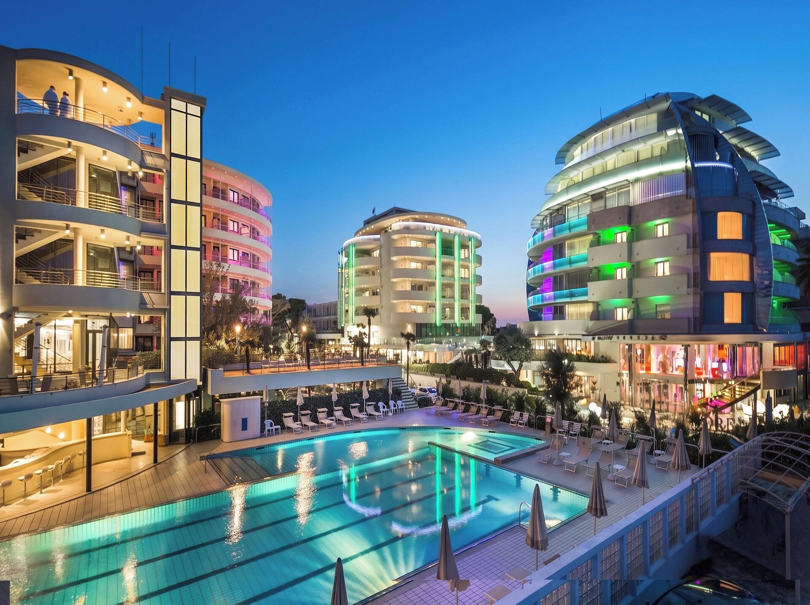 Hotel Waldorf, the pool