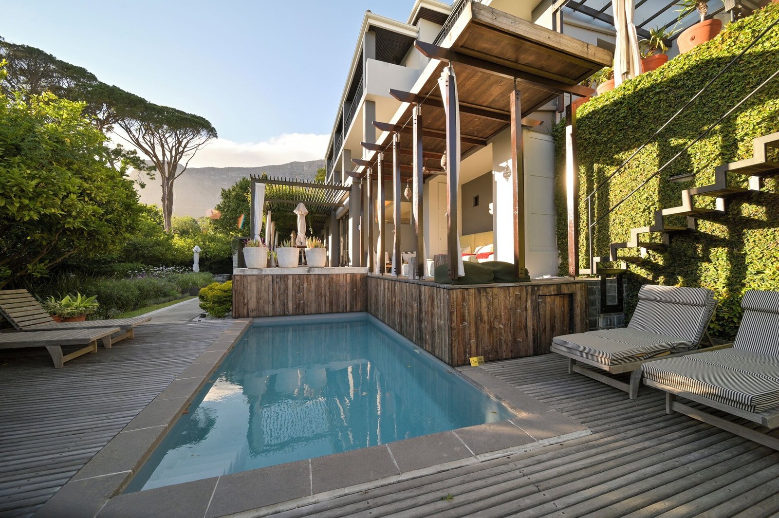 Kensington Place, the pool