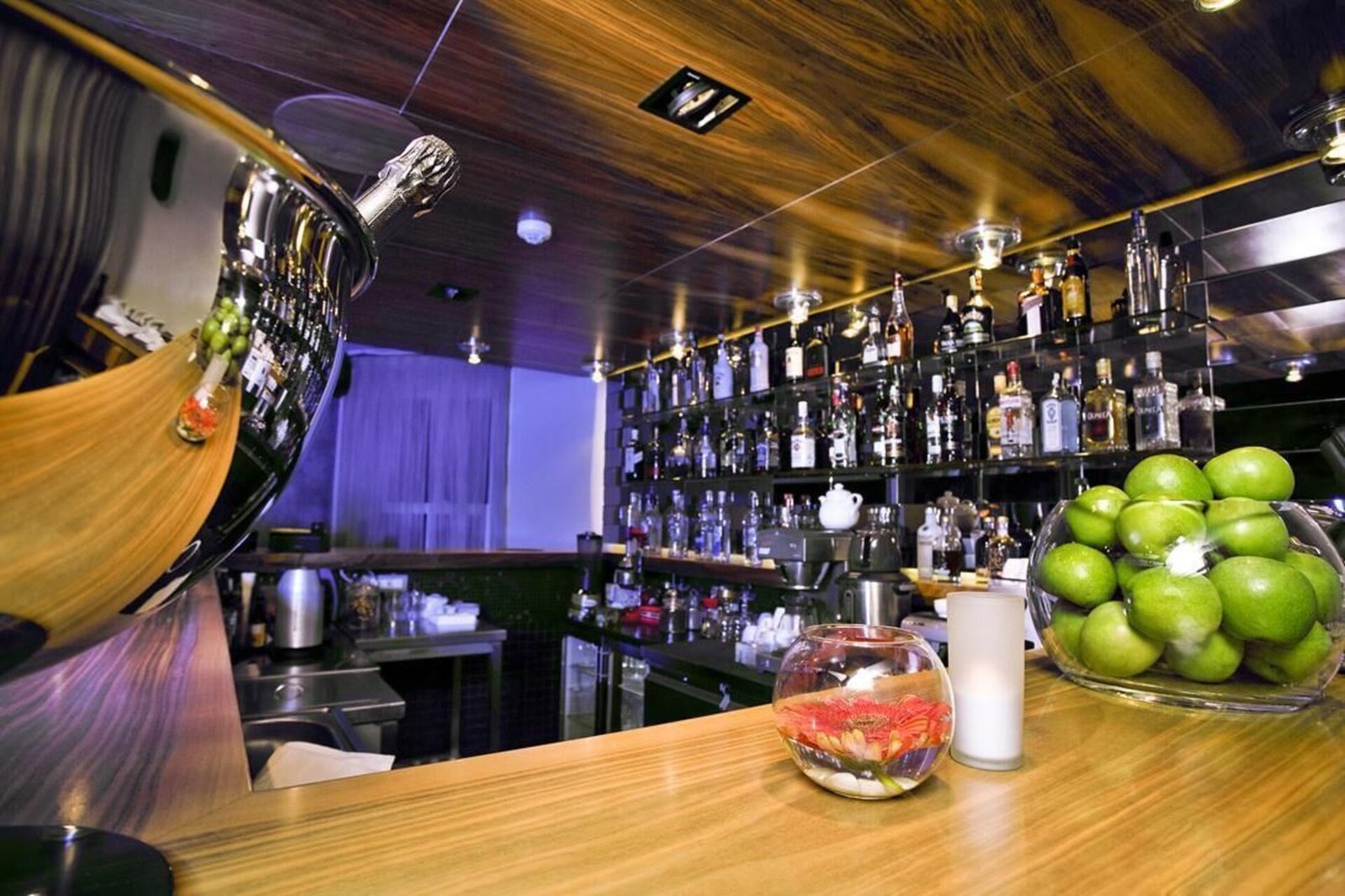 Tomtom Suites, nicole restaurant