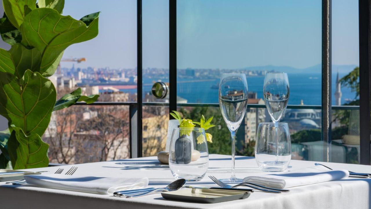 Tomtom Suites, nicole restaurant
