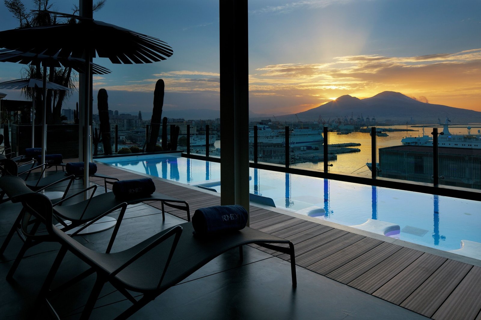 Romeo Hotel - Naples