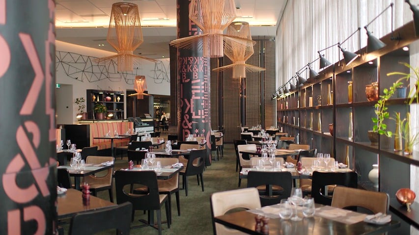 Crown Metropol, mr. hive kitchen & bar