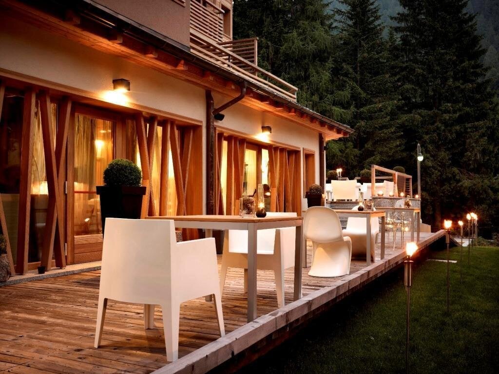 DV Chalet Boutique Hotel & Spa - Madonna di Campiglio, at the table
