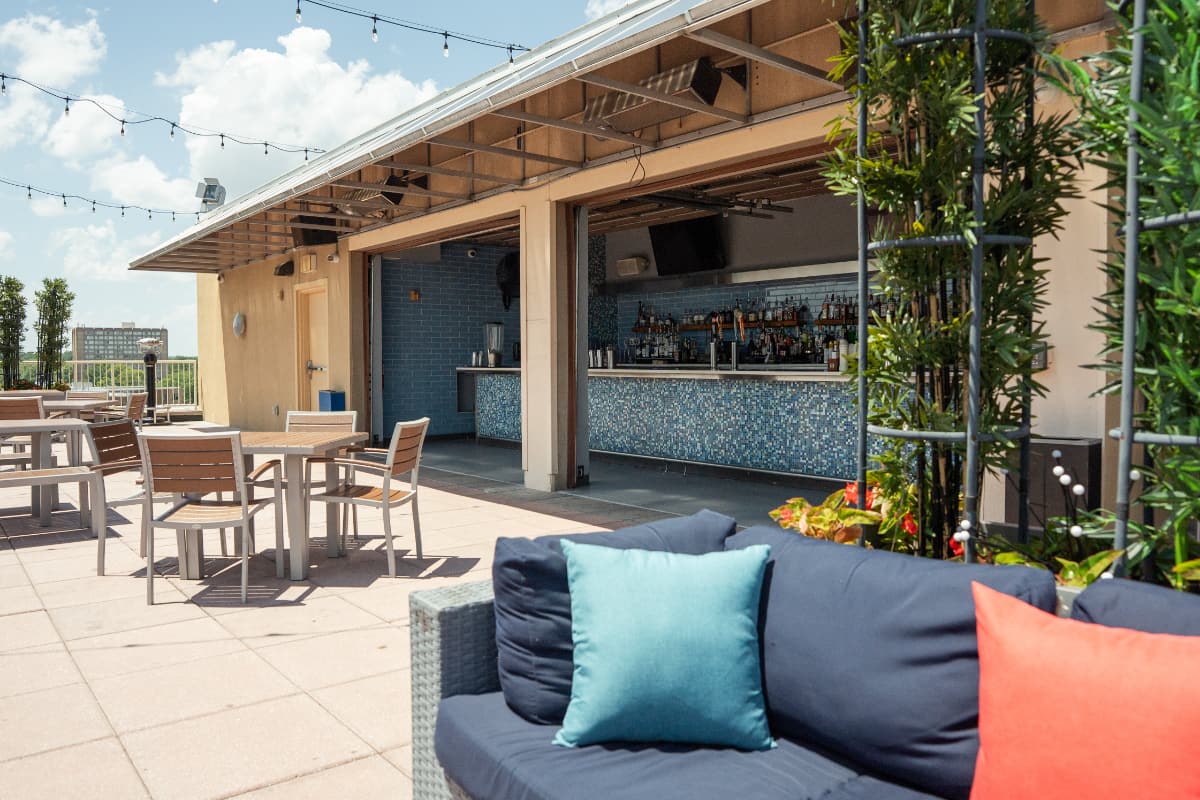 Moonrise Hotel, rooftop garden bar