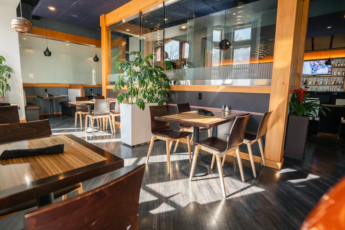 Moonrise Hotel, eclipse restaurant & lounge
