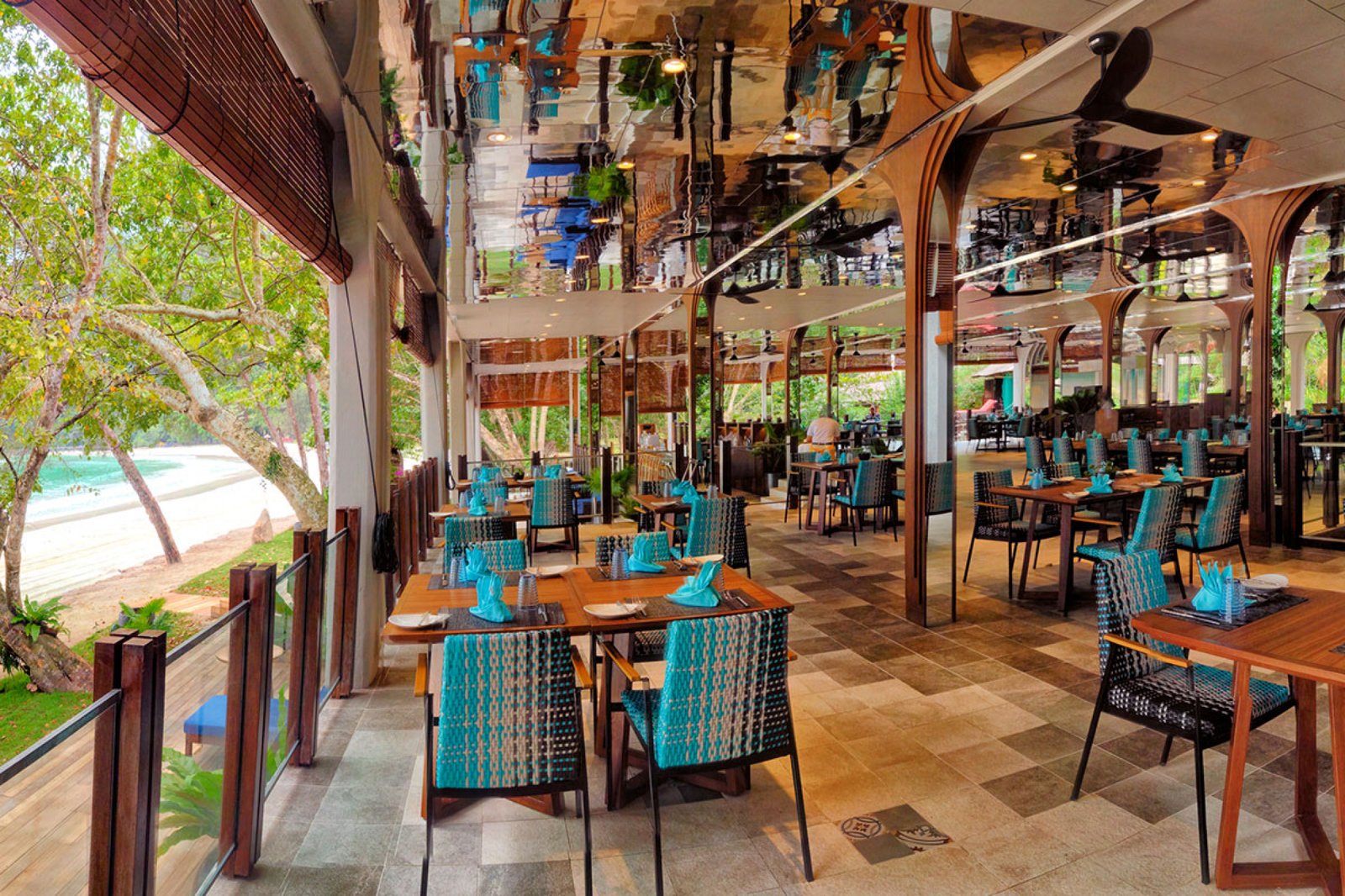 Bungaraya Island Resort, pantai restaurant