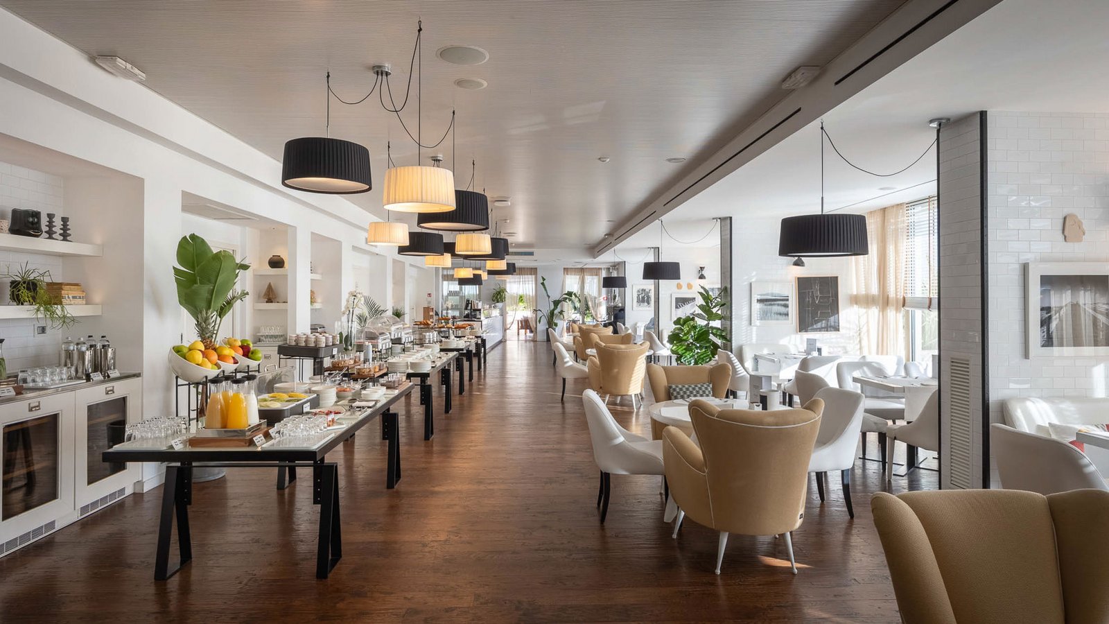 Excelsior Hotel, Spa, & Beach, at the table