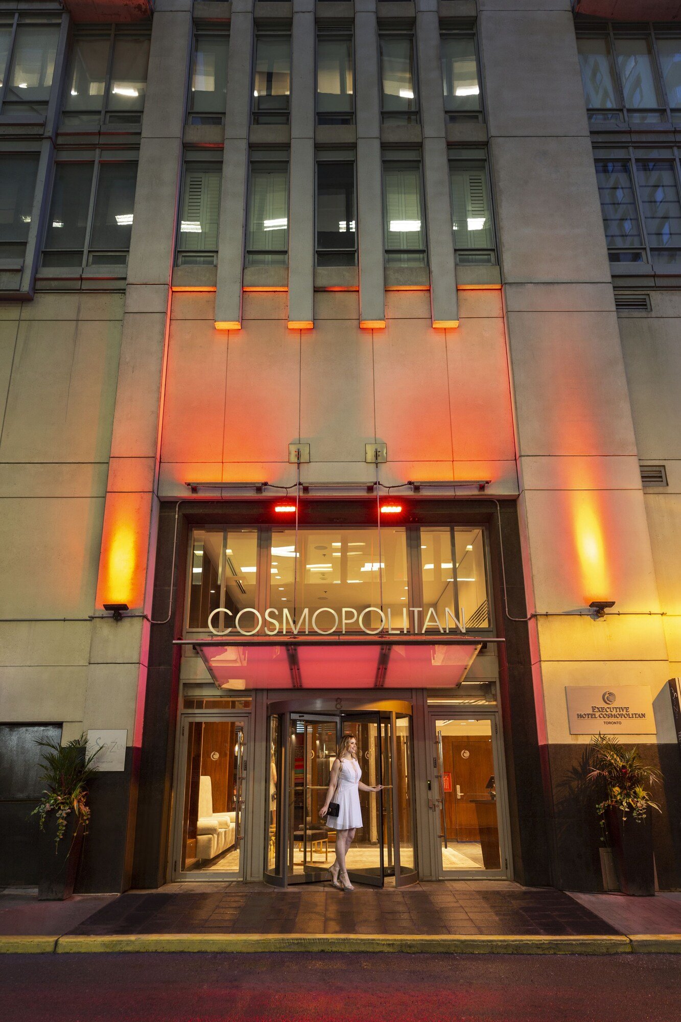 Executive Hotel Cosmopolitan Toronto, how it began
