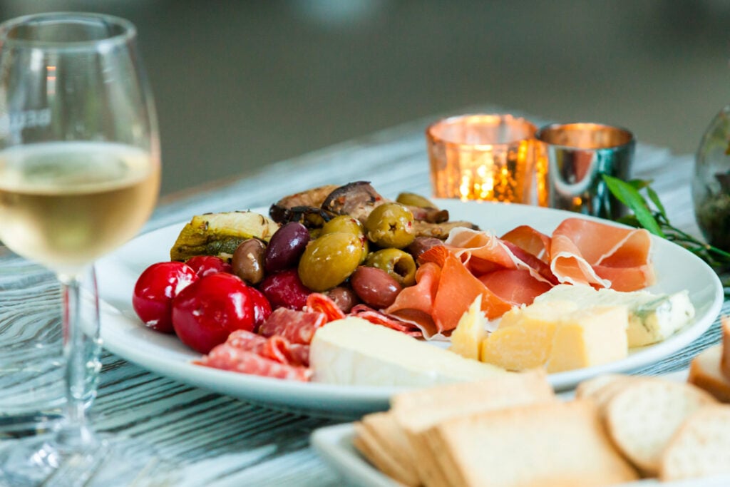 Meriton Suites World Tower — eat & drink