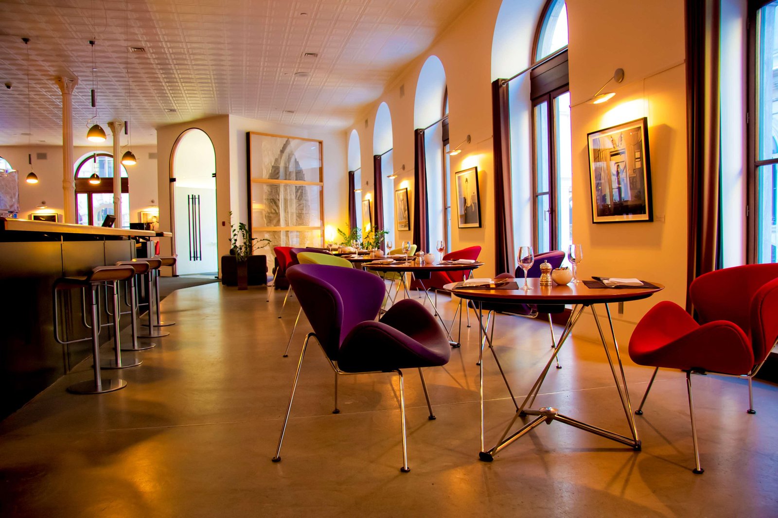Hôtel Gault, at the table