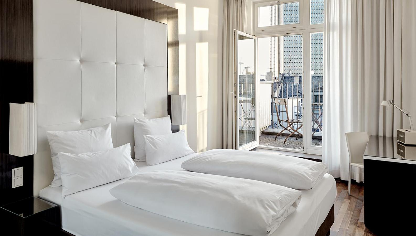 The Pure, rooms
