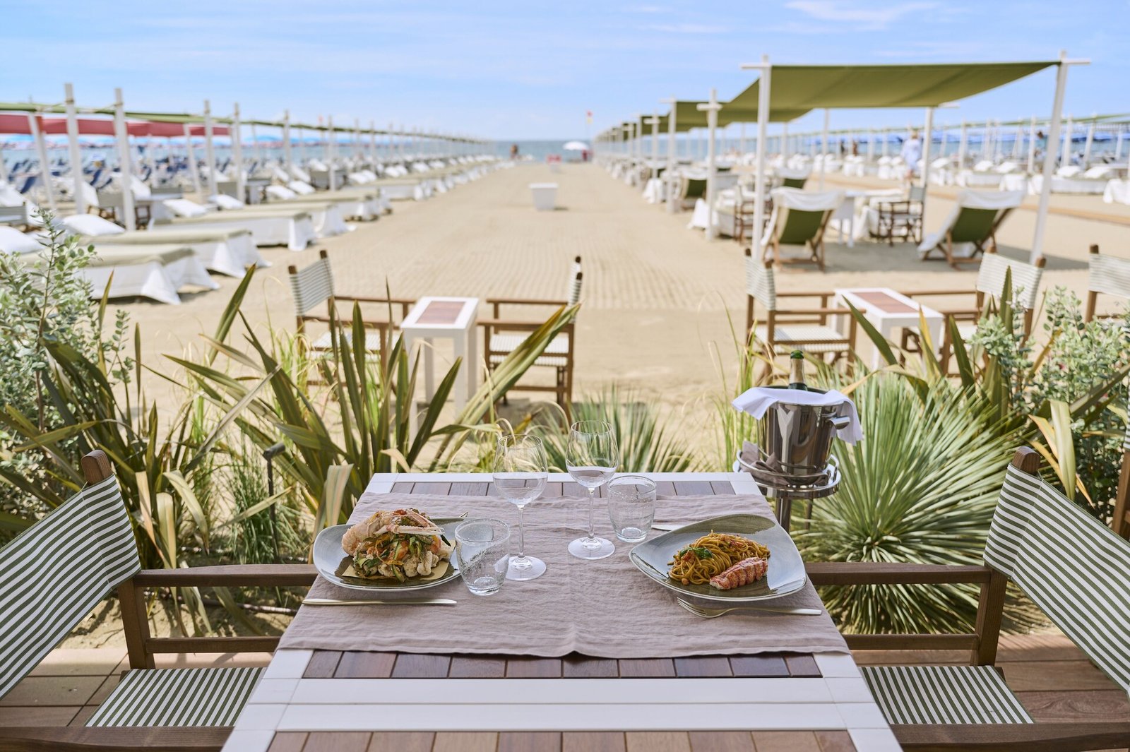 Grand Hotel Imperiale, at the table