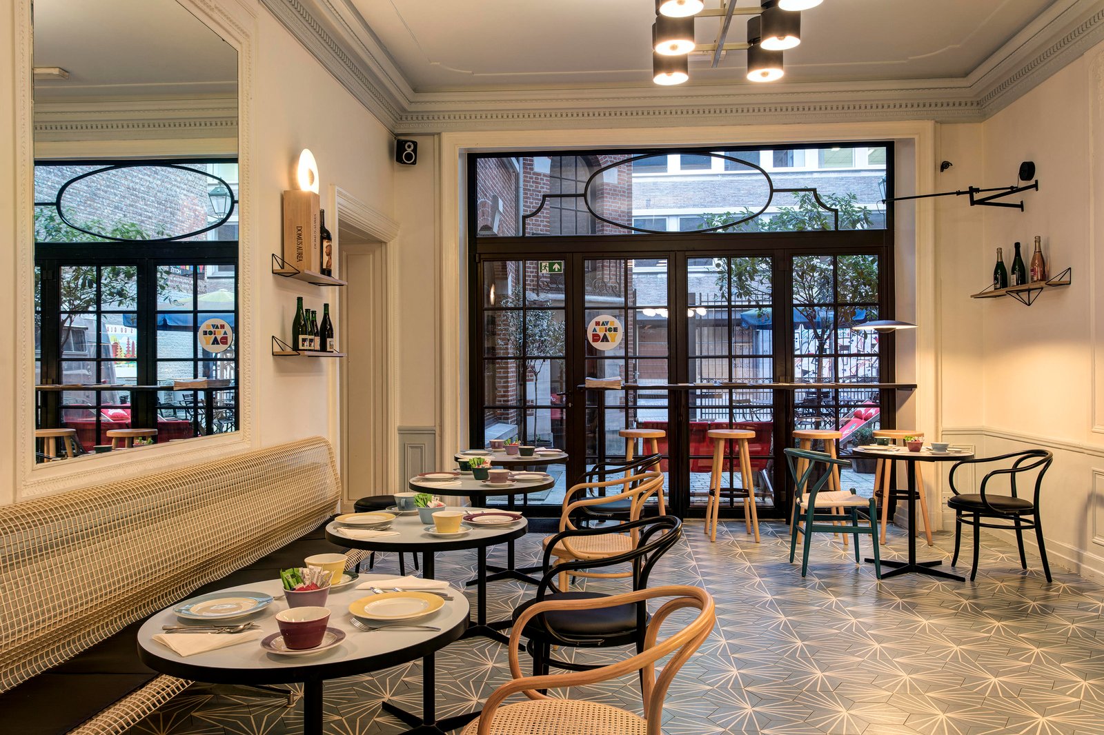 Vintage Hotel Brussels, breakfast room