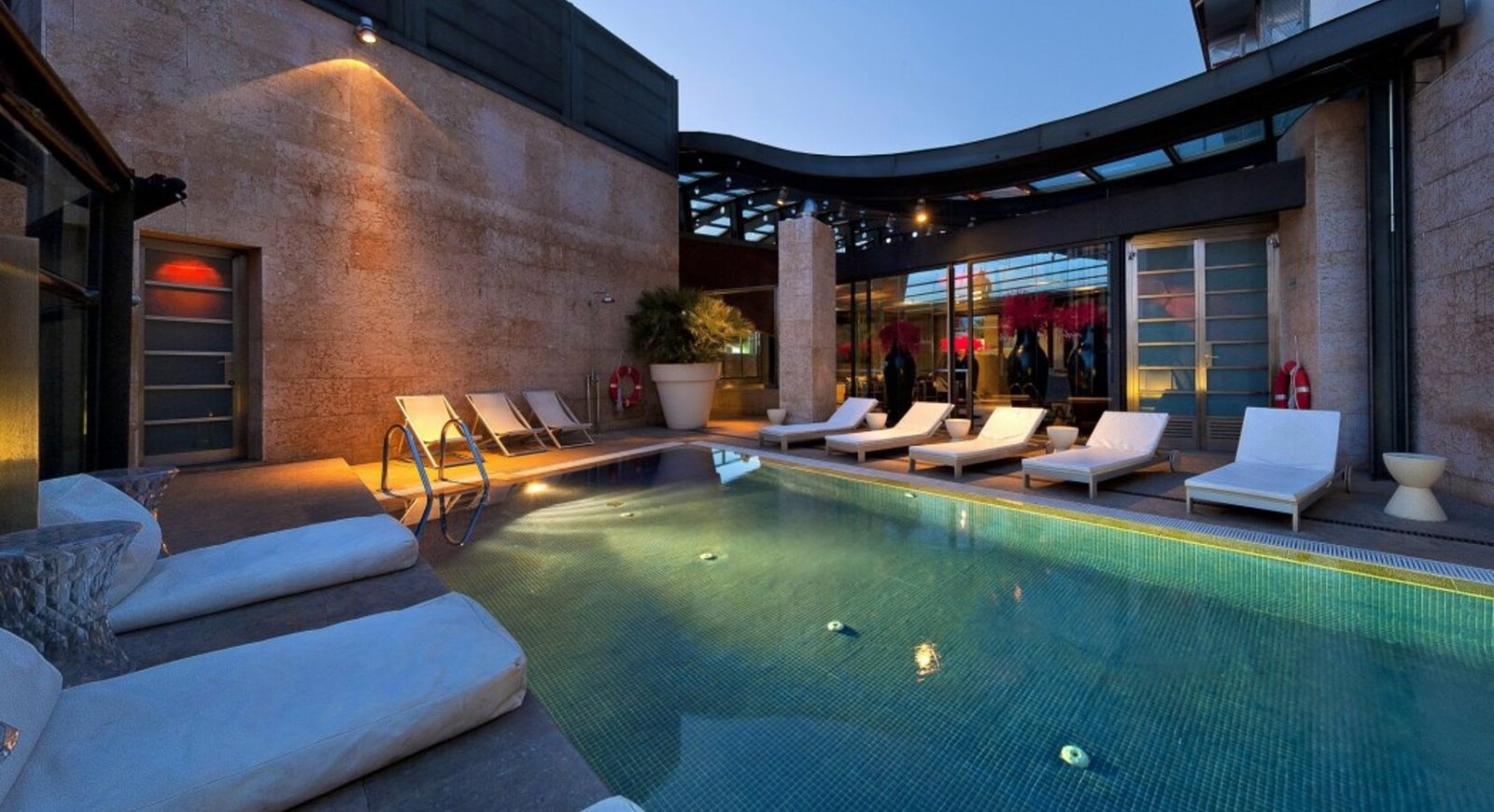 Hotel Urban, the pool