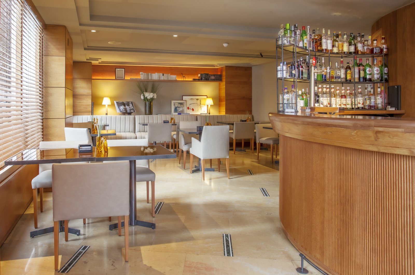 Hotel Villa Real, east bar restaurant