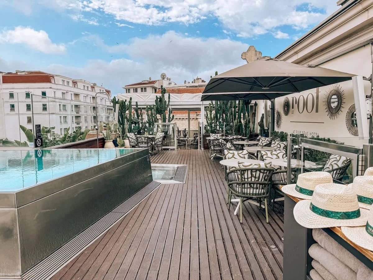 Five Seas Hotel Cannes, at the table
