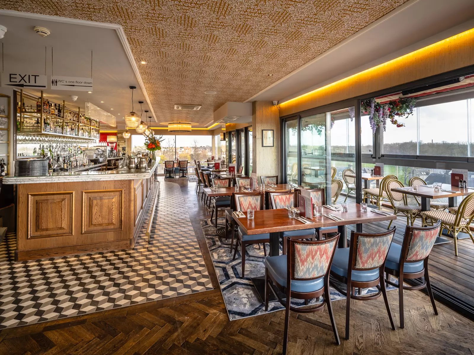 The Varsity, six panoramic bar & brasserie