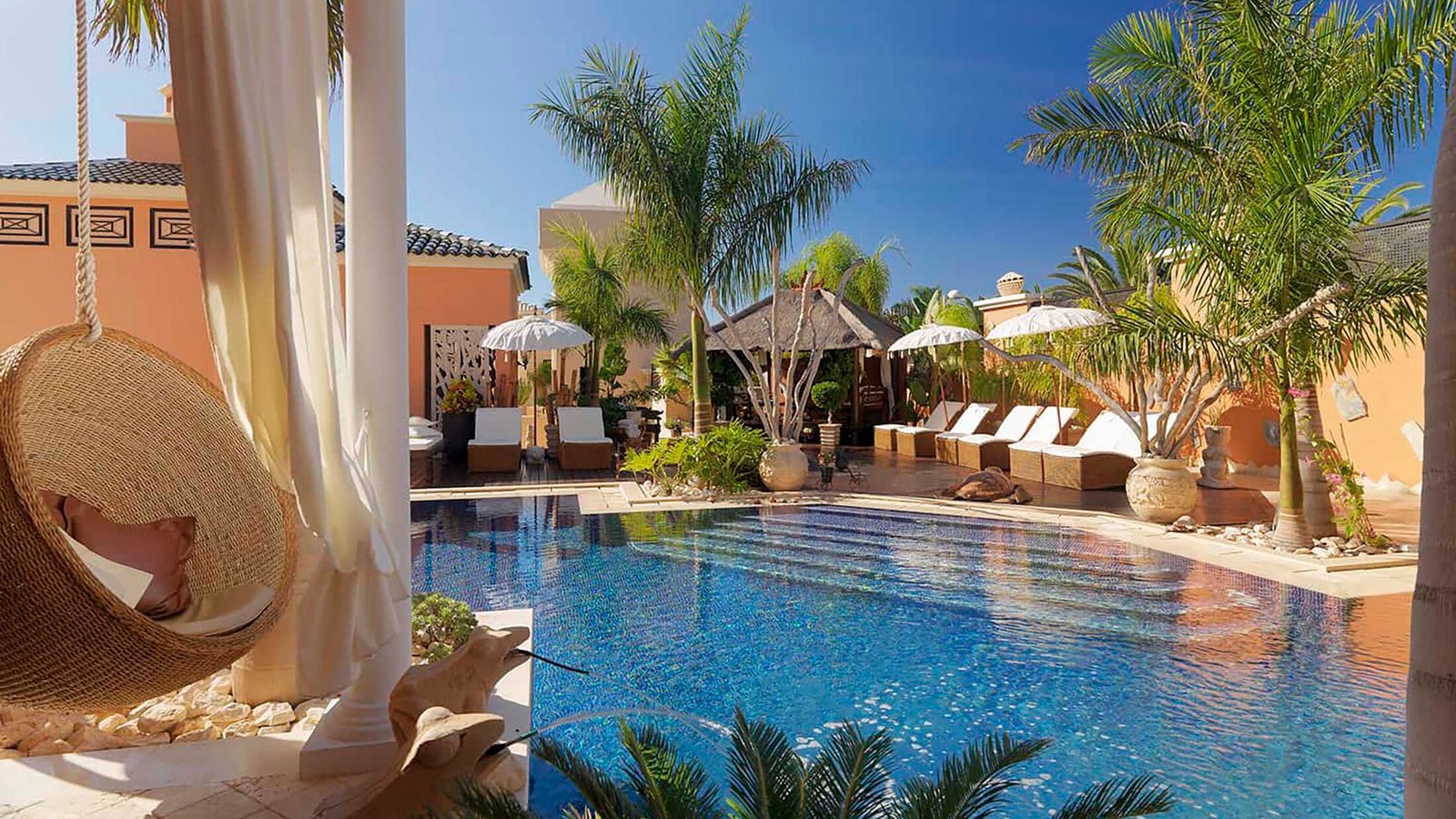 Hotel Royal Garden Villas, the pool