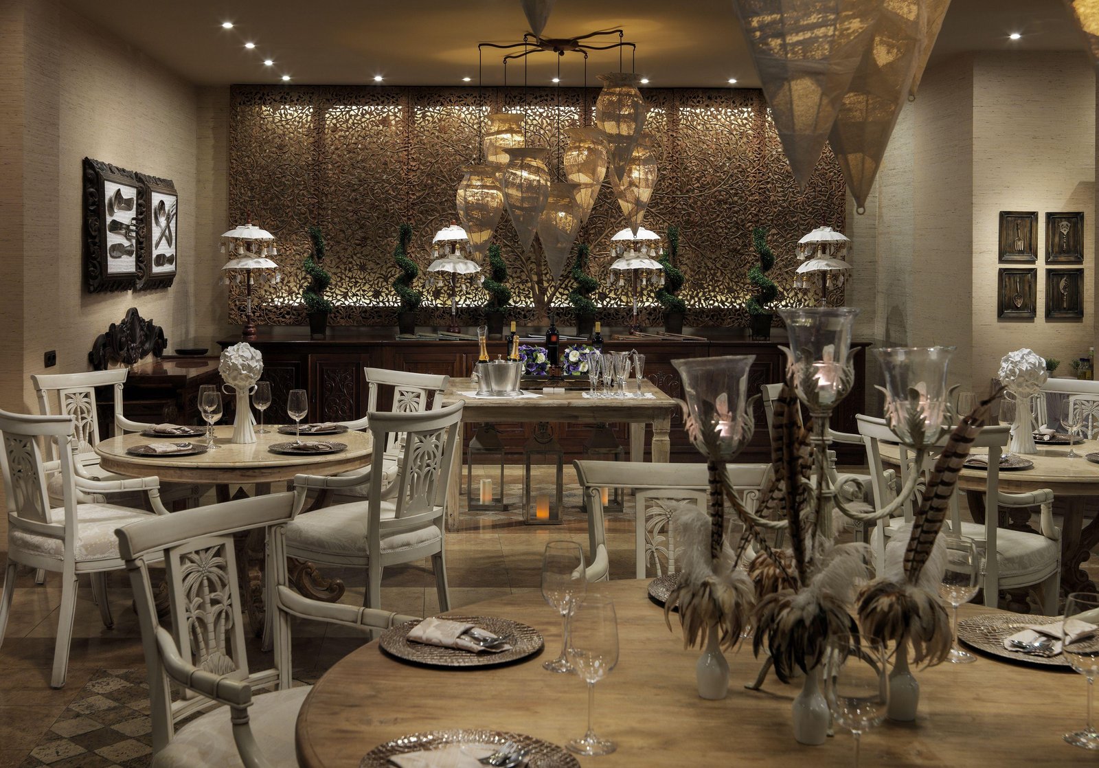 Hotel Royal Garden Villas, at the table