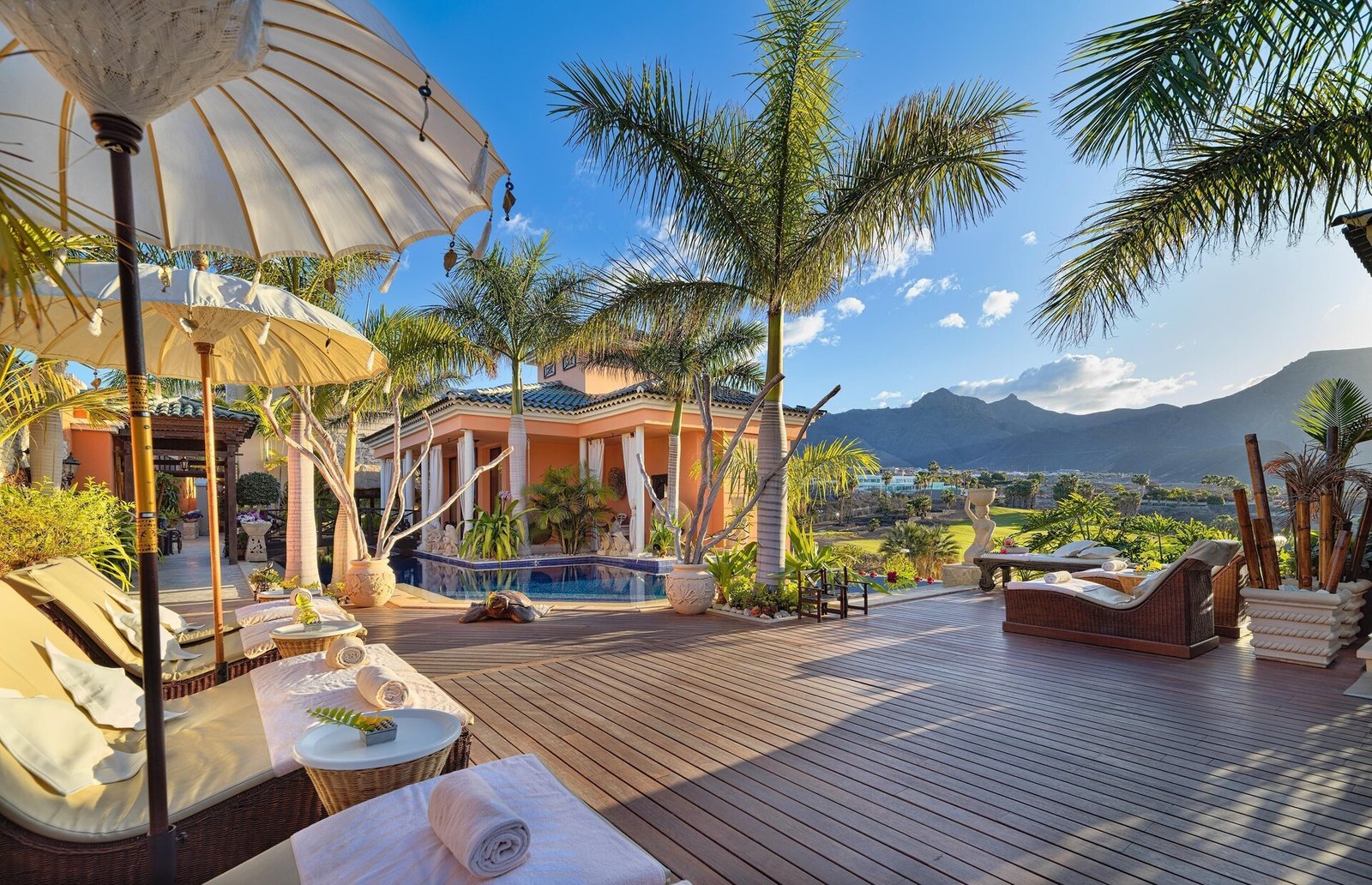 Hotel Royal Garden Villas, the pool
