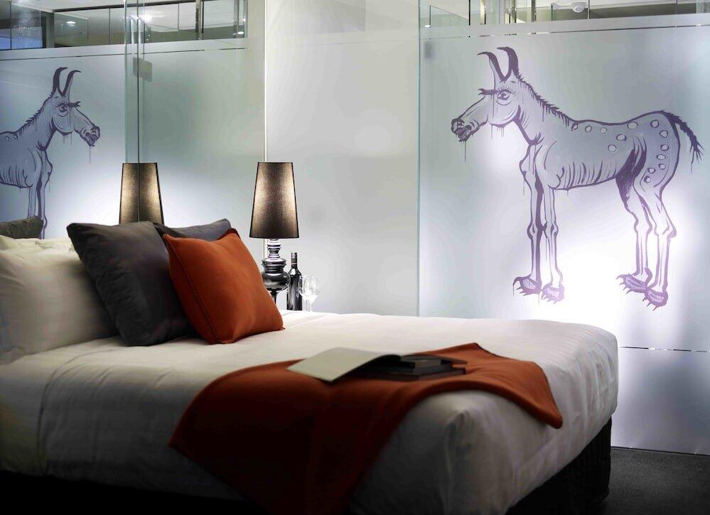 Art Series The Cullen — rooms