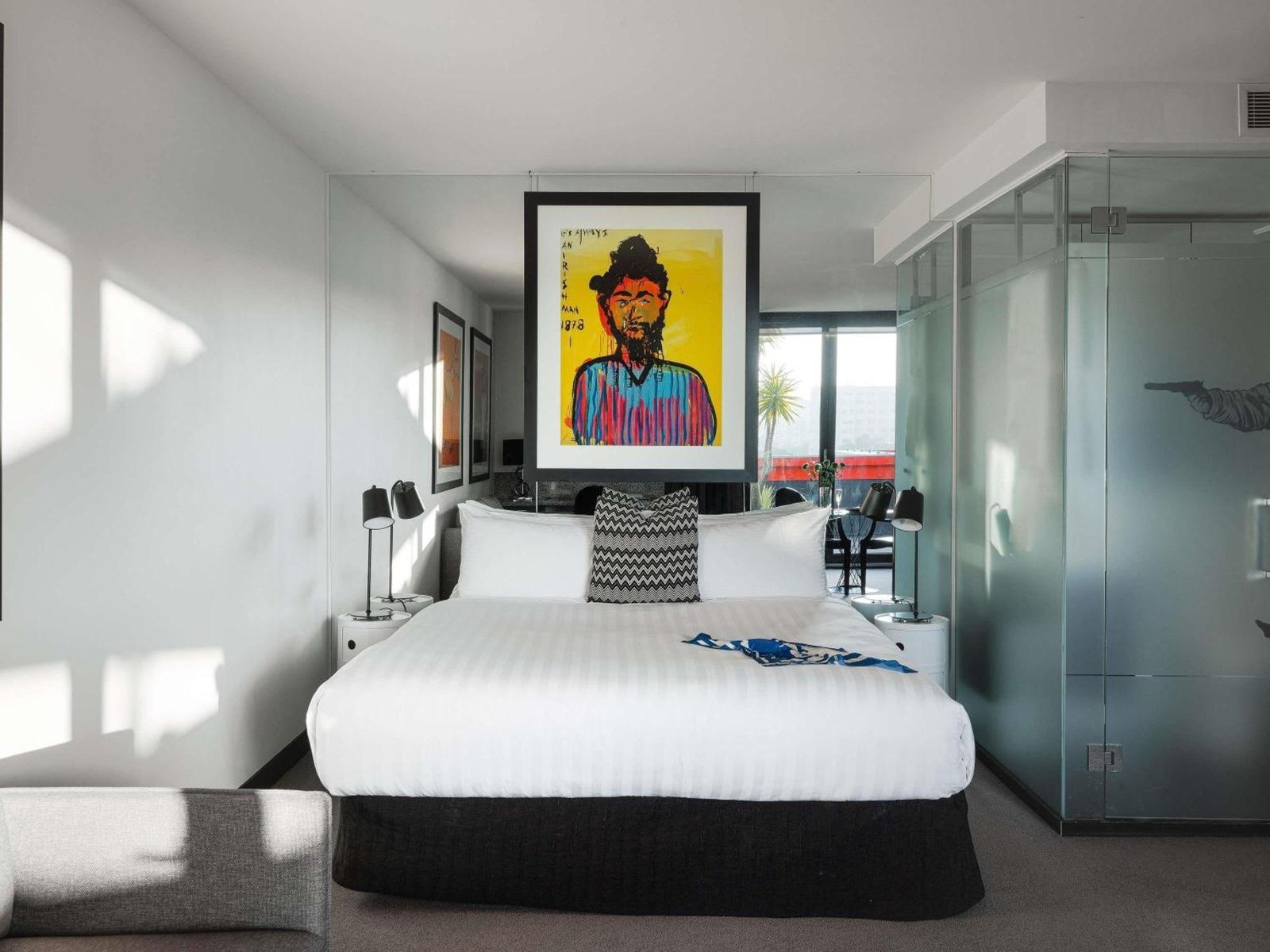 Art Series The Cullen — rooms