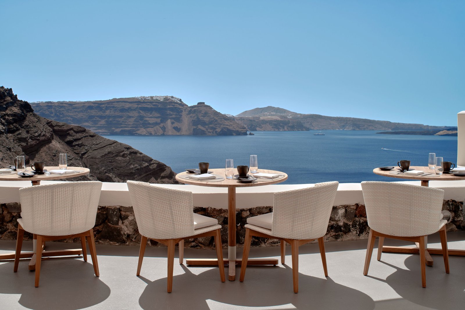 Mystique, a Luxury Collection Hotel, Santorini, captain's lounge