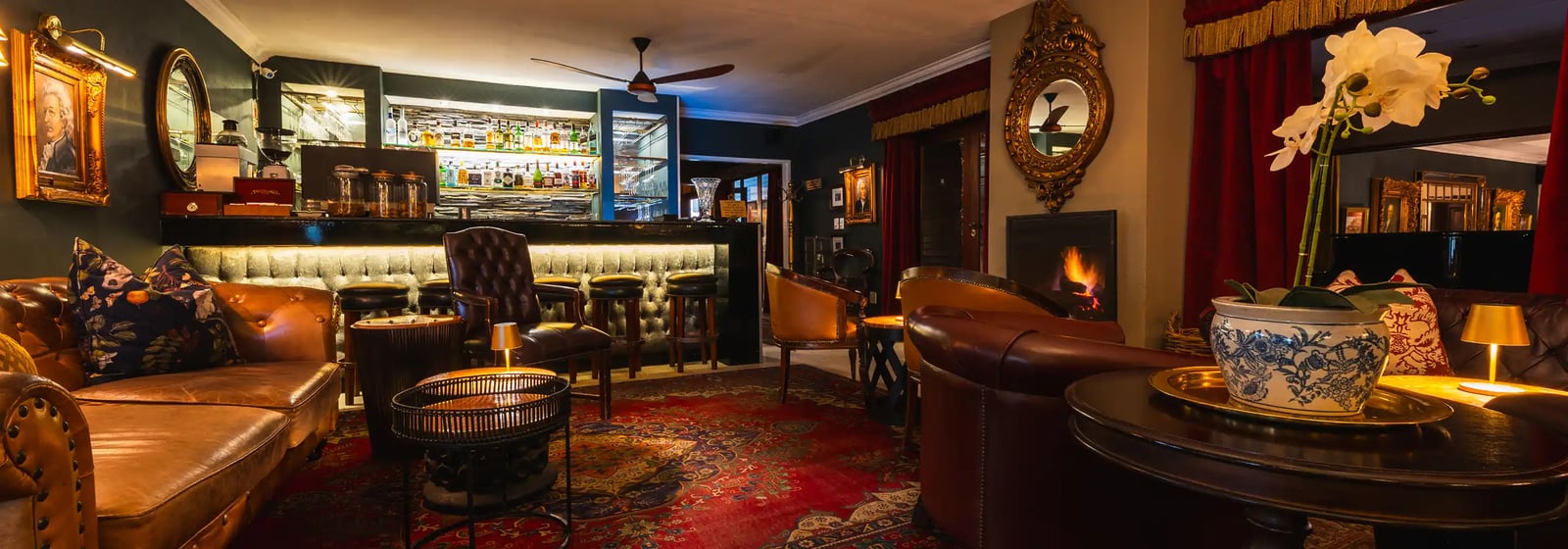 The Residence Hotel, piano bar