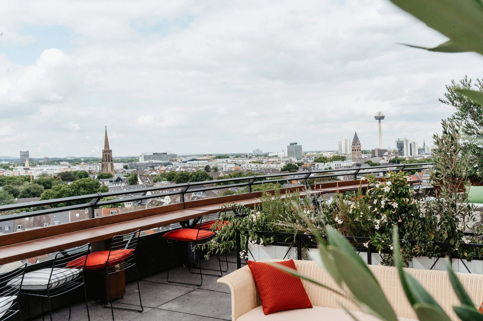 Wasserturm Hotel Cologne, Curio Collection by Hilton, bar botanik