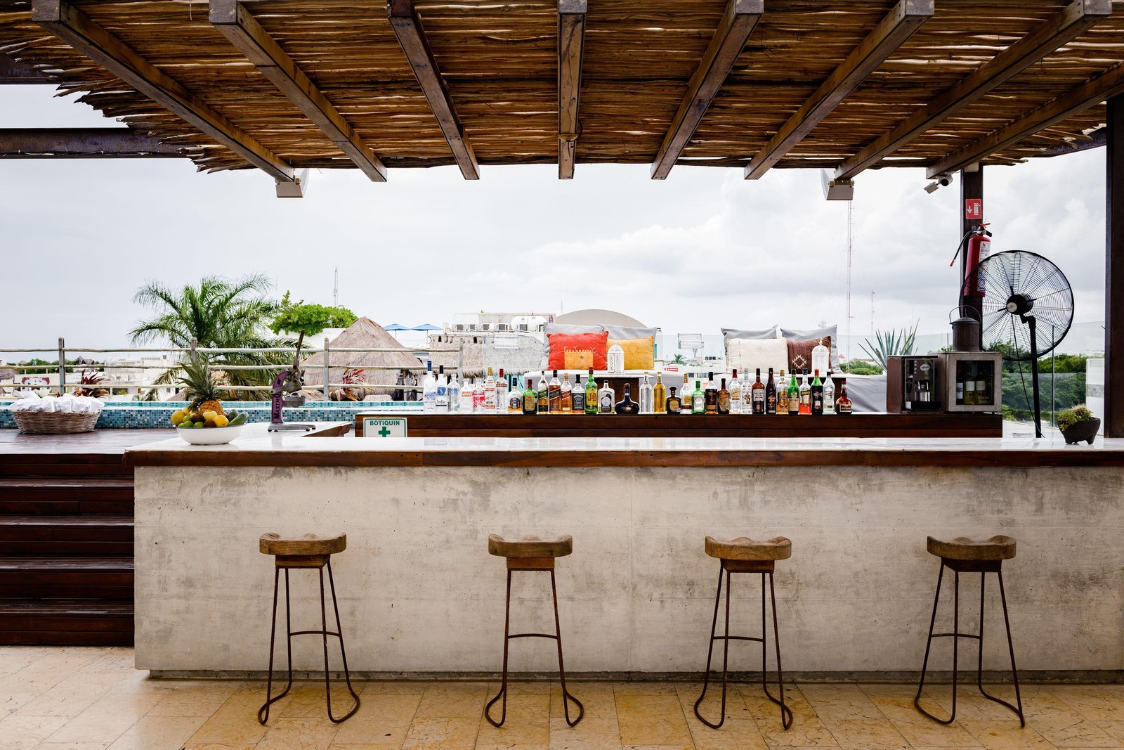 Be Playa, at the table