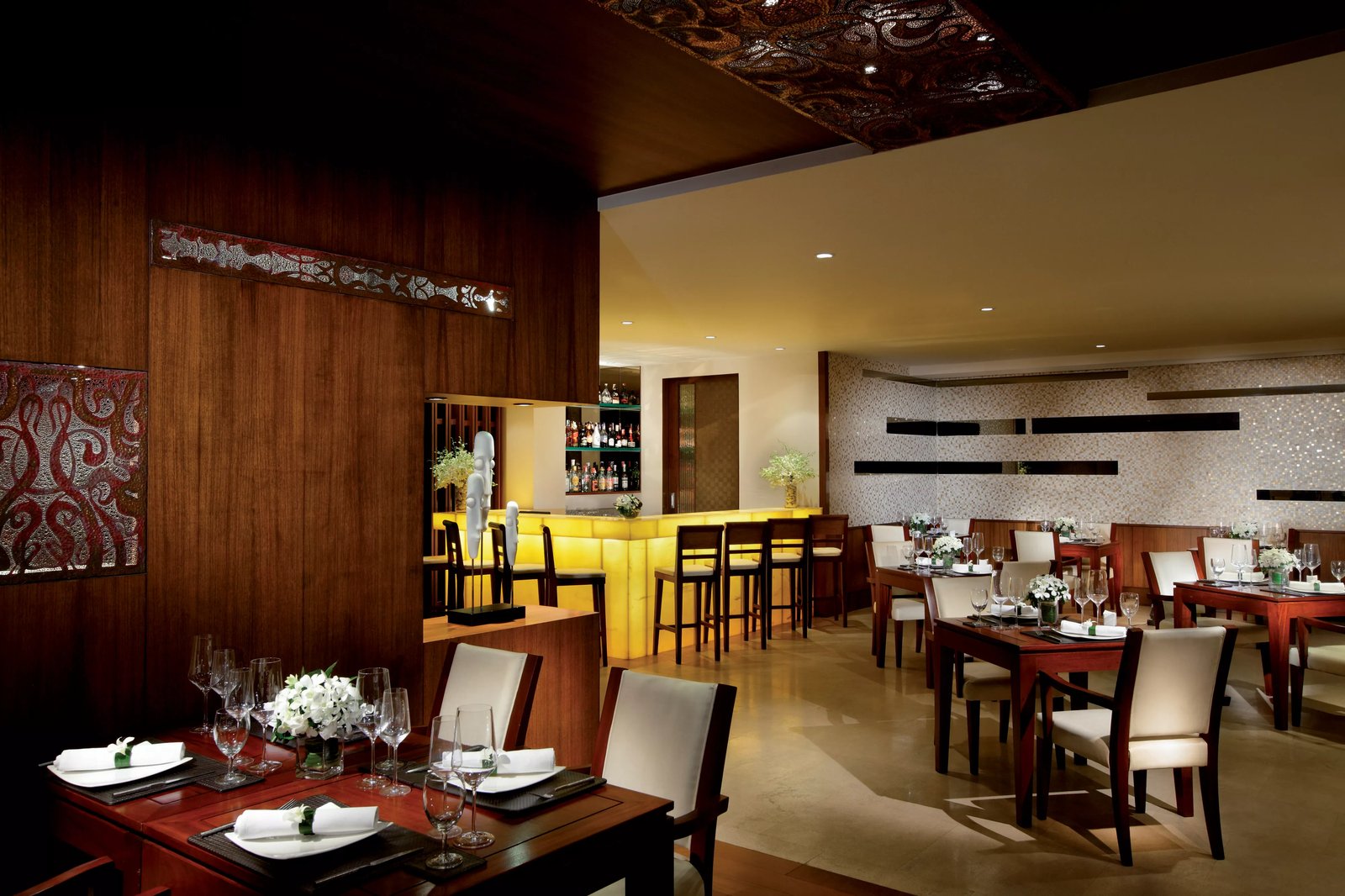 Mövenpick Phuket Bangtao, at the table