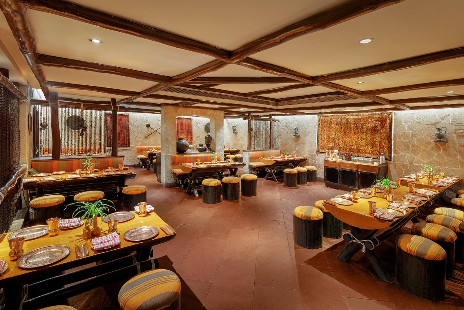 ITC Sonar, at the table