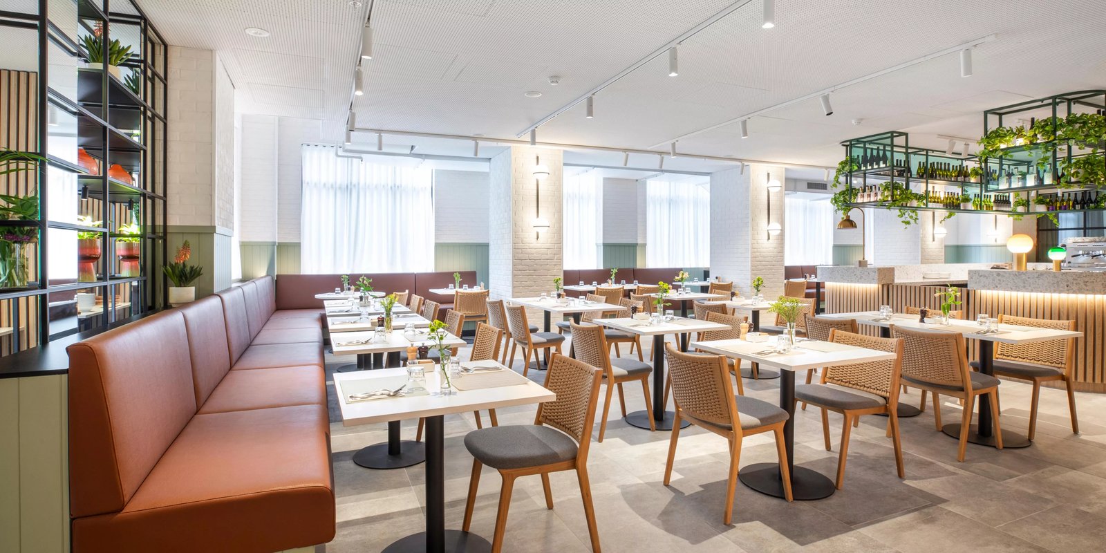 Holiday Inn Melbourne Bourke Street Mall — eat & drink