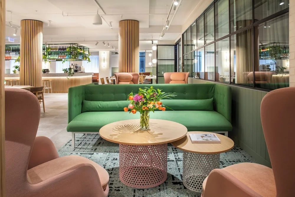 Holiday Inn Melbourne Bourke Street Mall — eat & drink