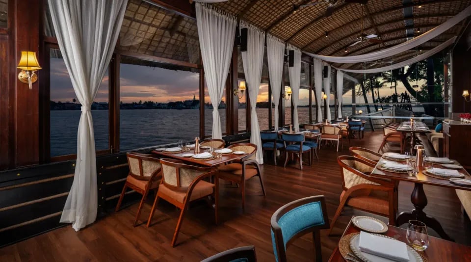 Taj Malabar Resort & Spa, Cochin, rice boat