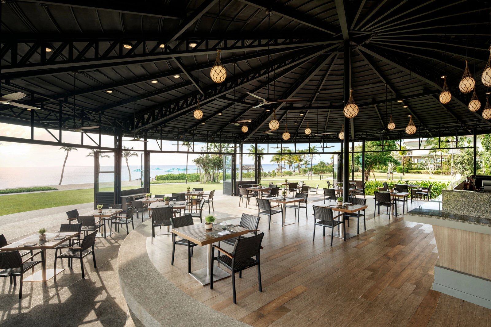 Le Méridien Khao Lak Resort & Spa, beach grill