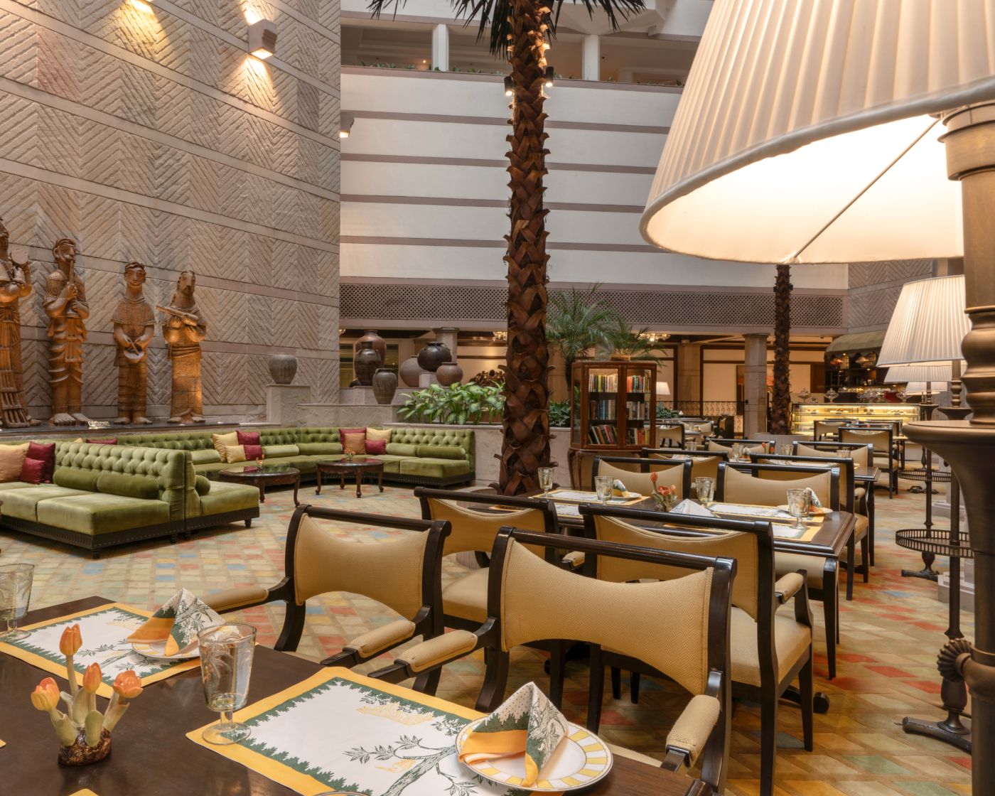 Taj Bengal, Kolkata, the promenade lounge