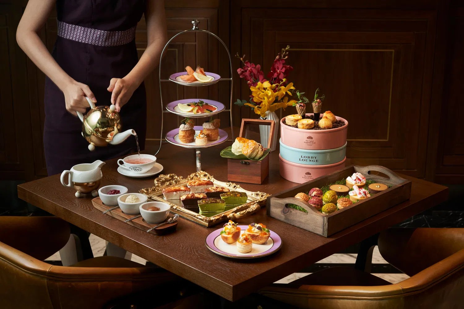 Capitol Kempinski Hotel Singapore, at the table