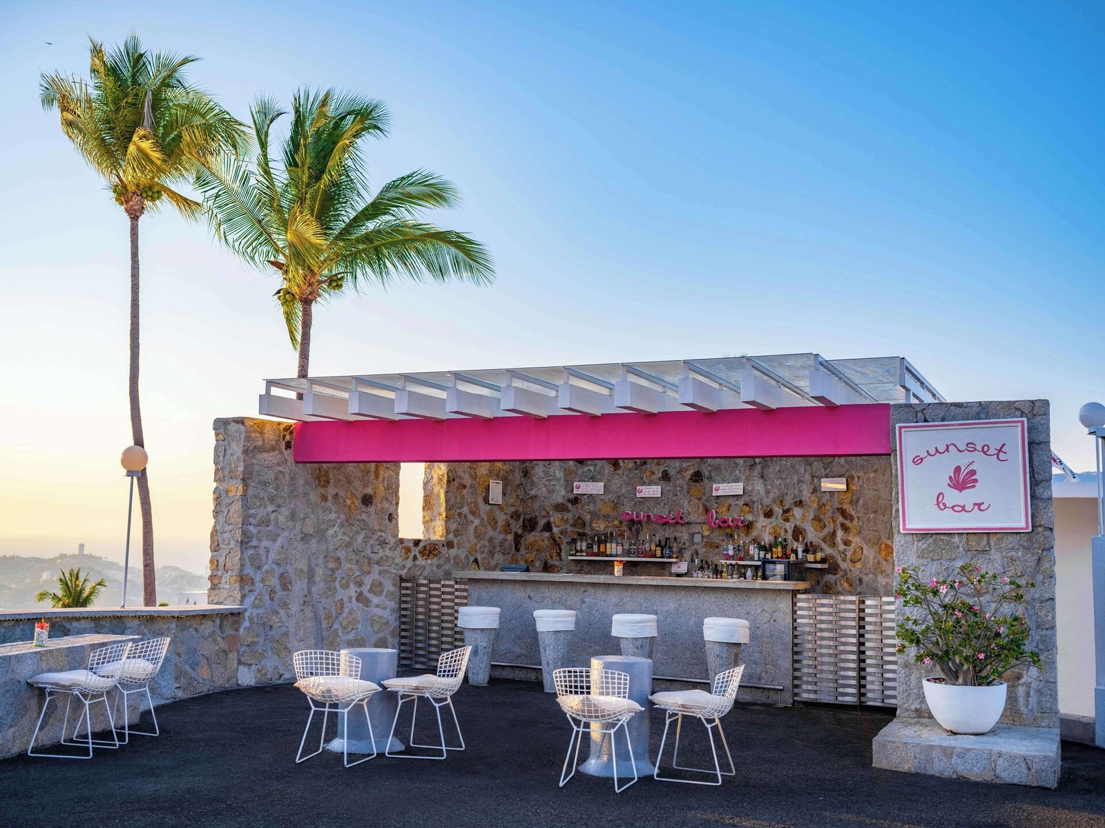 Hotel Las Brisas Acapulco, sunset bar
