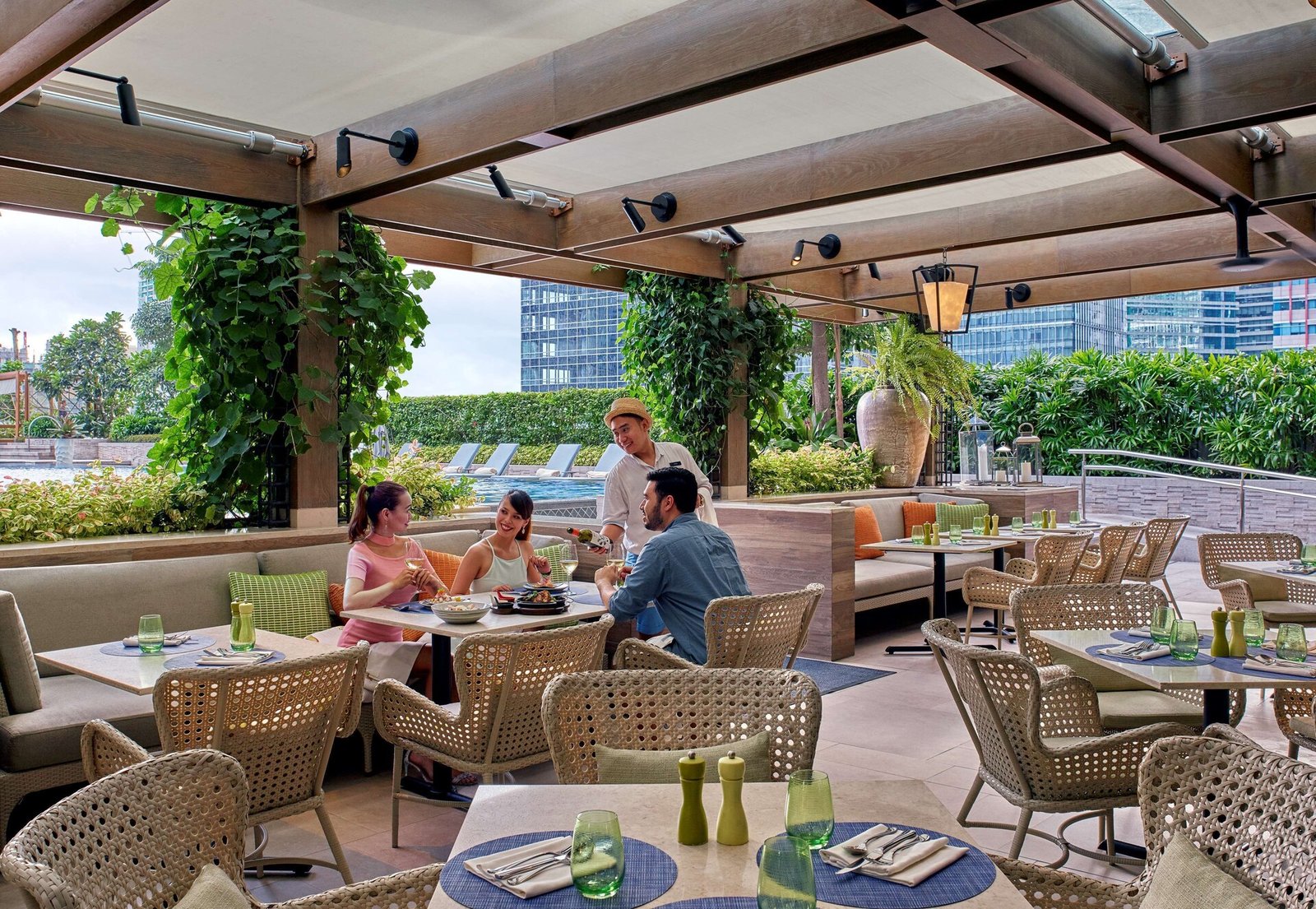 Shangri-La The Fort — eat & drink