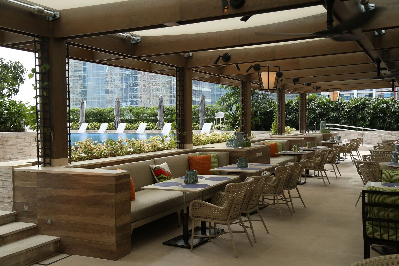Shangri-La The Fort — eat & drink
