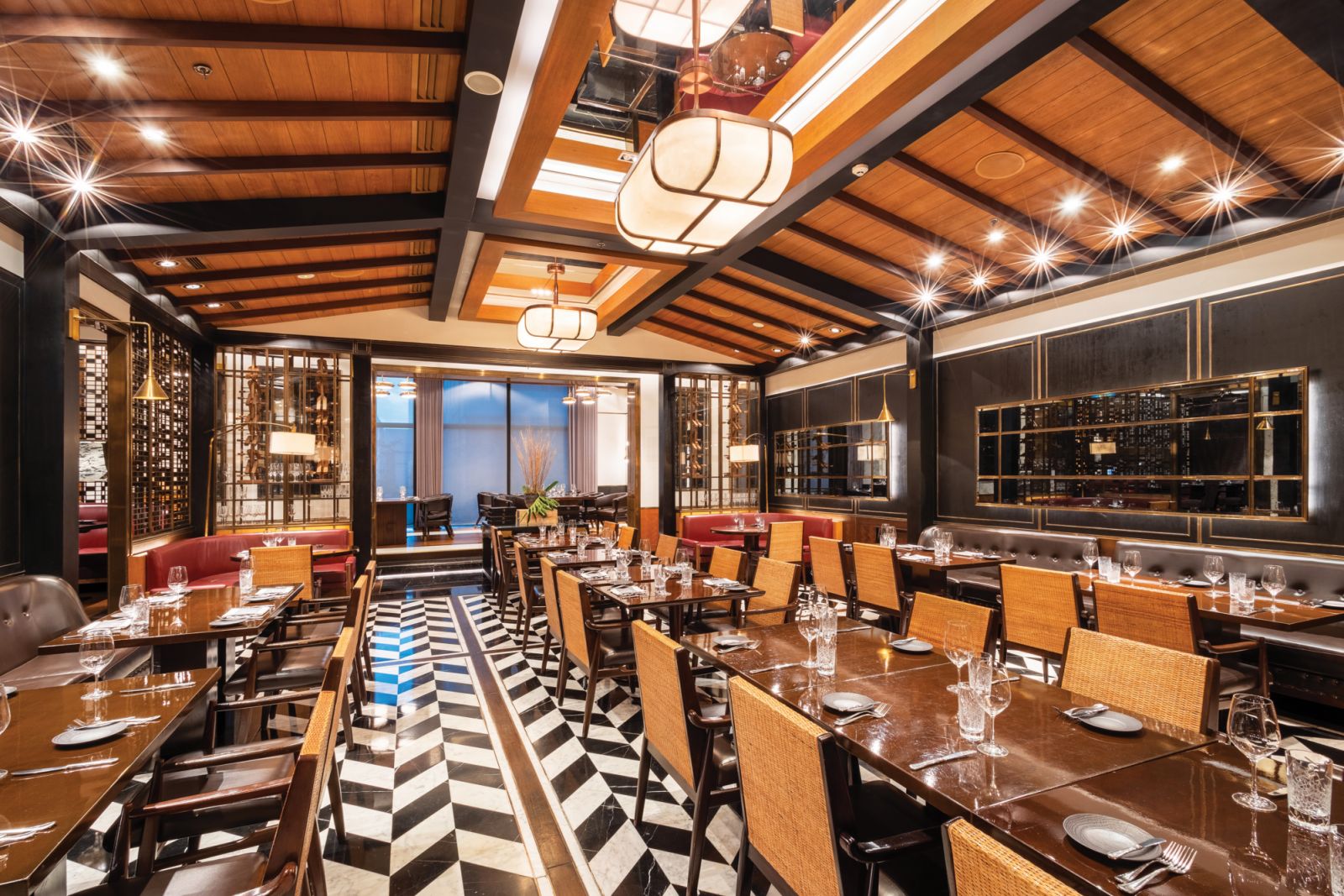 Shangri-La The Fort, raging bull chophouse & bar