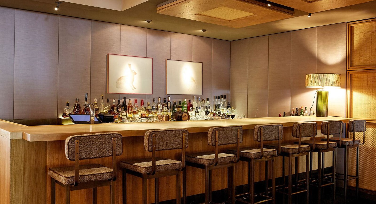 LOUIS Hotel, at the table
