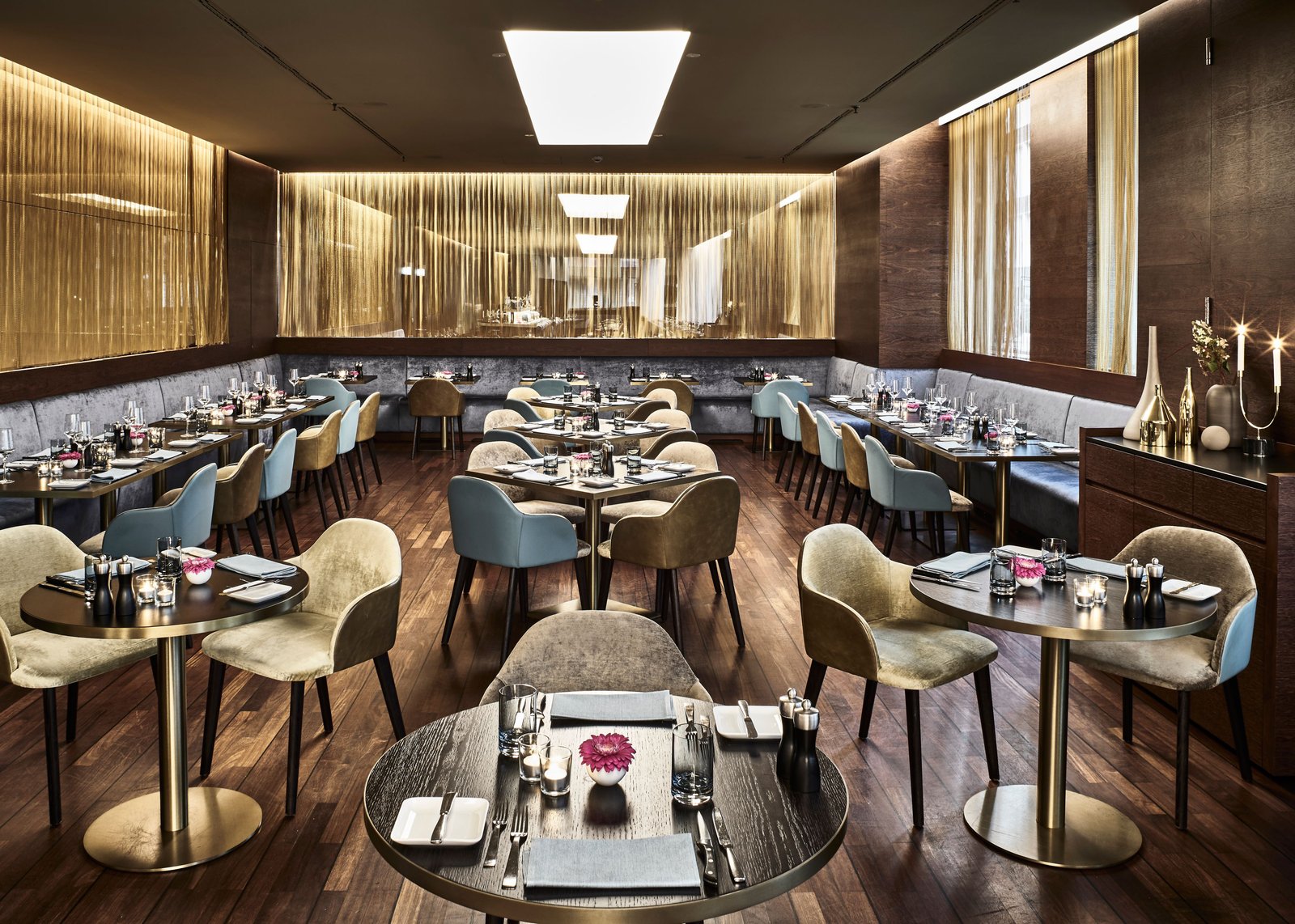 SIDE Design Hotel Hamburg, [m]eatery