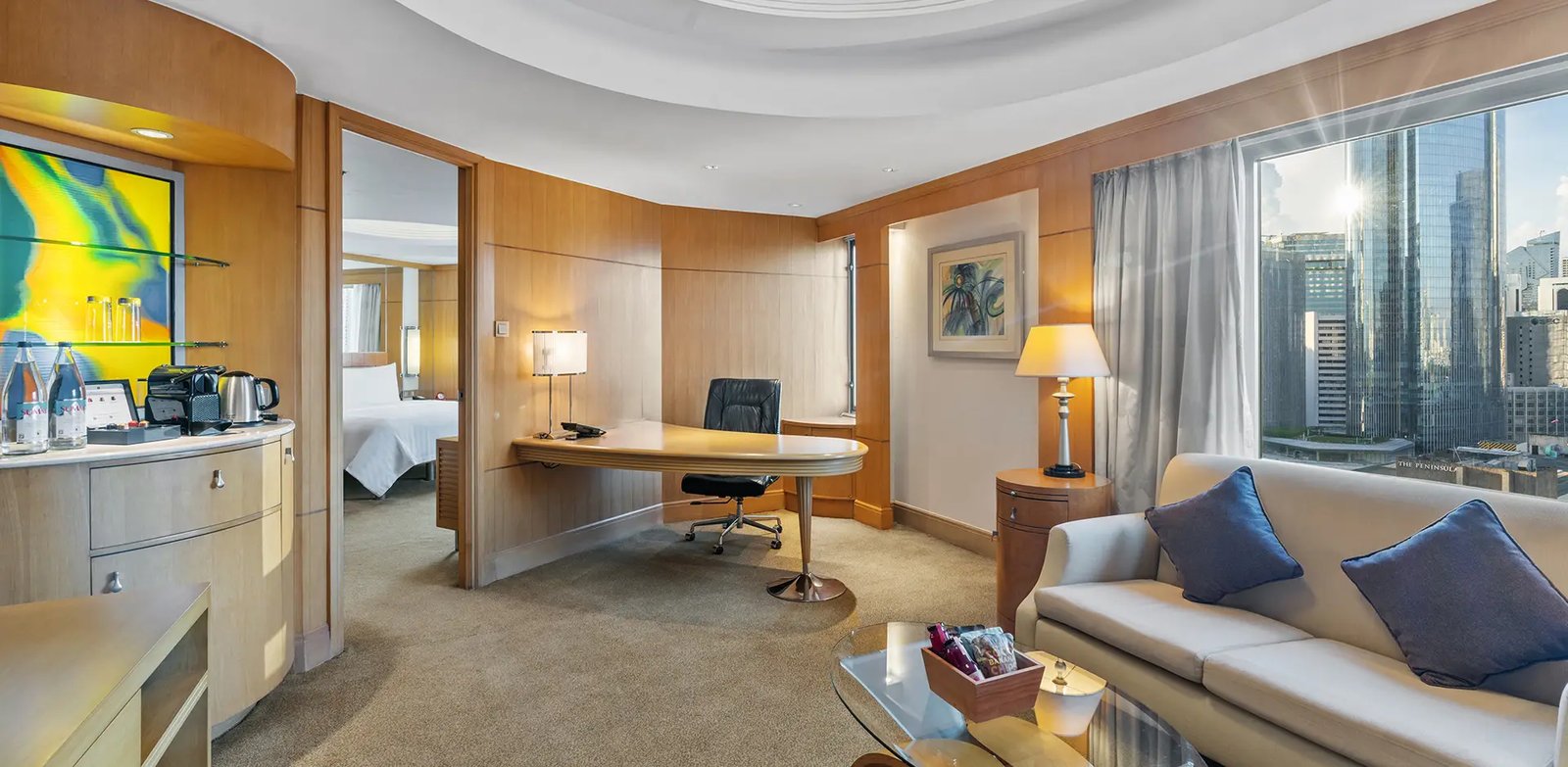 Makati Shangri-La — vibe