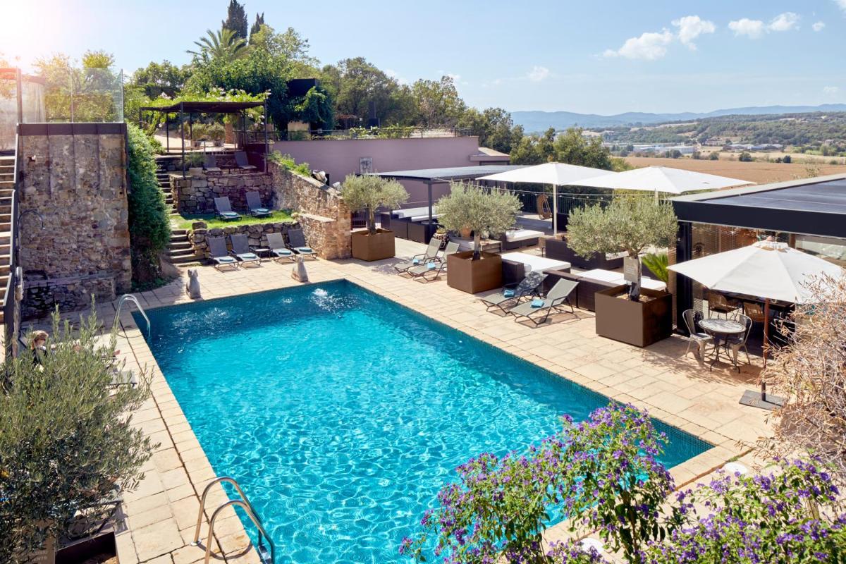Castell d'Empordà, the pool