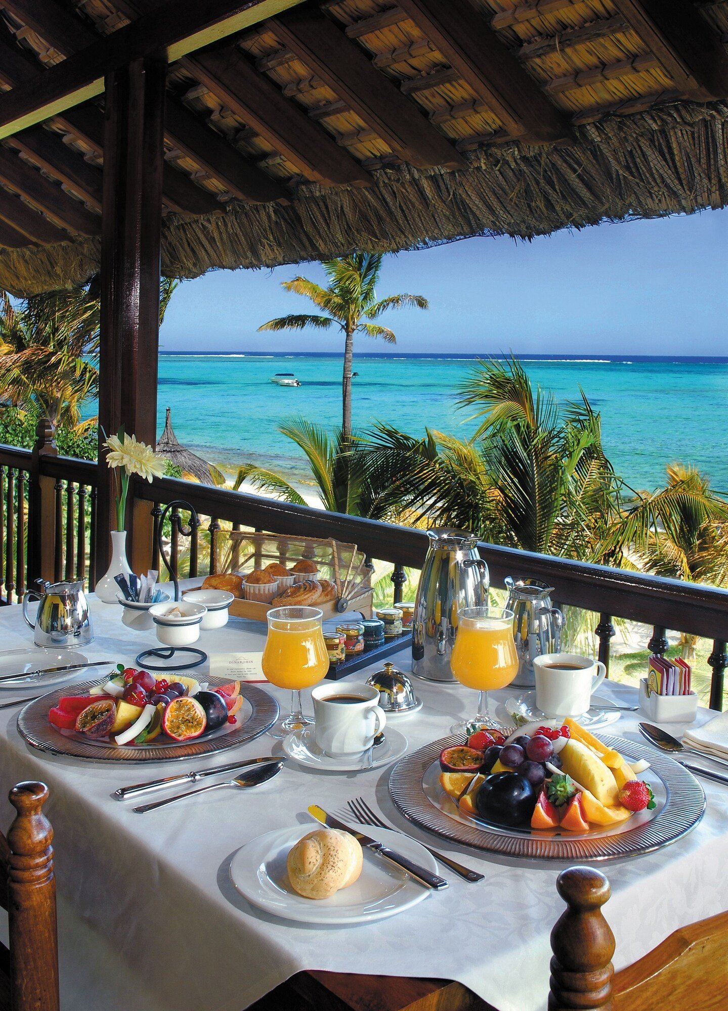 Dinarobin Beachcomber Golf Resort & Spa, at the table