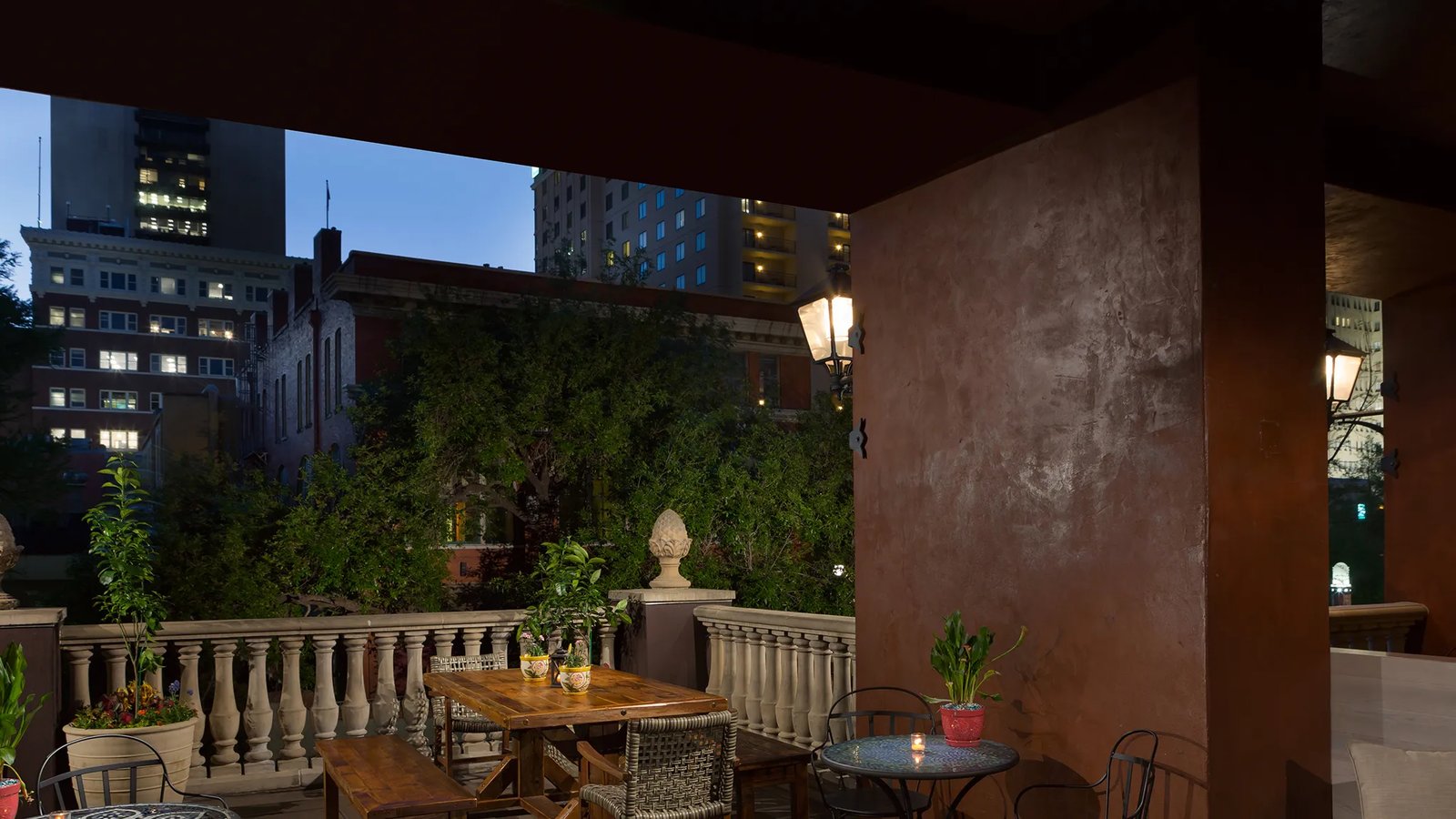 Hotel Valencia Riverwalk, dorrego's