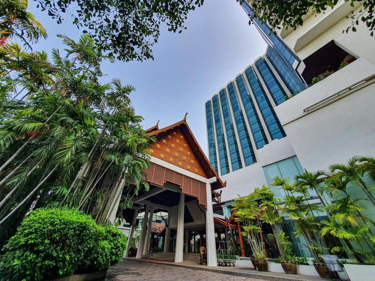 The Empress Chiang Mai Hotel — vibe
