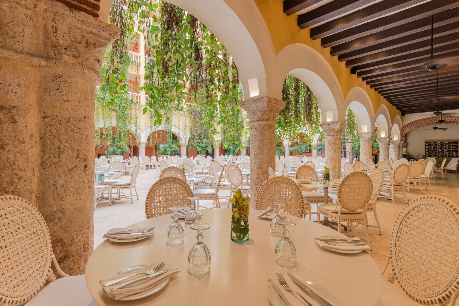 Hotel Charleston Santa Teresa, at the table
